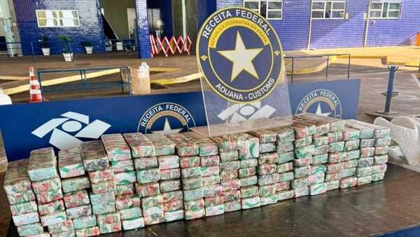 Puente de la Amistad: Brasil incauta 140 kilos de droga oculta en vehículo con chapa paraguaya