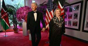 La Nación / Bill Clinton se expone a cargos de desacato por ausentarse en audiencia del caso Epstein