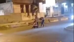 Pelea de mujeres terminó en una arrastrada por el asfalto