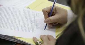 La Nación / Joven elimina el apellido paterno y marca un precedente importante en el país, según defensor público