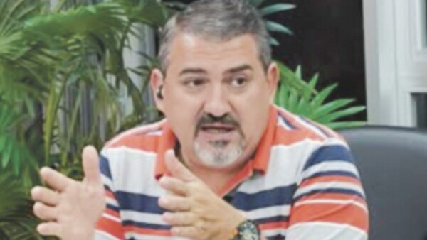 Tras remover a su novia, Yd tiene en jaque a funcionarios de la muni