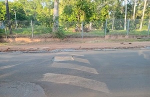 Comuna elimina lomadas obsoletas en cruces clave