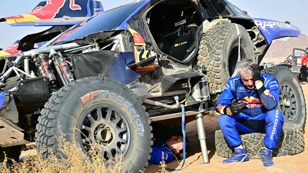 Sainz dice adiós al Dakar y Roma se aleja de Al Attiyah