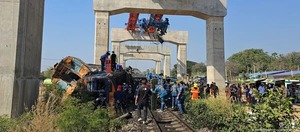 Al menos 22 muertos al caer grúa sobre tren en Tailandia - ADN Digital