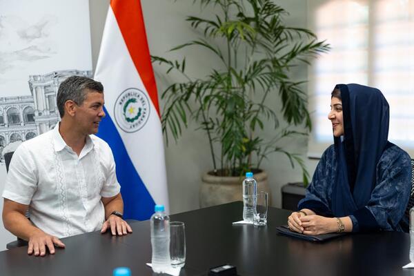 Emiratos Árabes anuncia “inversiones clave” en varios sectores en nuestro país