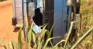 Diario HOY | Camión distribuidor de helados sufre asalto y vuelco en Canindeyú