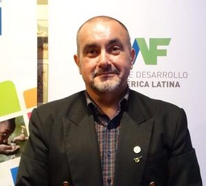 Alberto Yanosky integra obra internacional de referencia sobre los nuevos desafíos de la ornitología