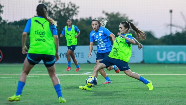 Las damas trabajan apuntando a Estados Unidos