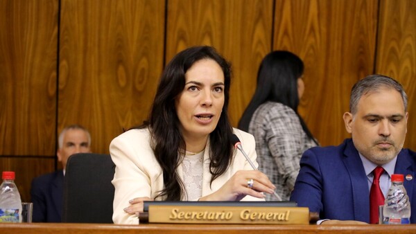 Senadores denunciaron penalmente a ministra del MOPC por muertes en ruta PY08