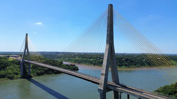 Postergan el cruce de buses de turismo por el Puente de la Integración | Unicanal