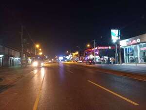 Video: vecinos de Ñemby denuncian carreras ilegales y caos nocturno sobre la ruta - Policiales - ABC Color