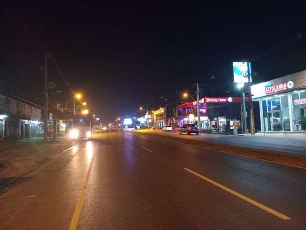 Video: vecinos de Ñemby denuncian carreras ilegales y caos nocturno sobre la ruta - Policiales - ABC Color