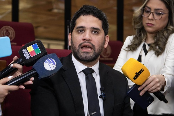 Oposición exige datos actuariales para reformar la Caja