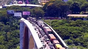 Suspenden plan de prohibir paso de buses turísticos por puente con Foz