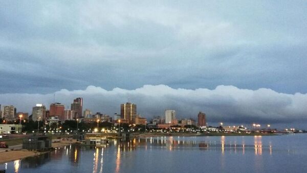 Chaparrones aislados con ocasionales tormentas eléctricas para el norte y este del país