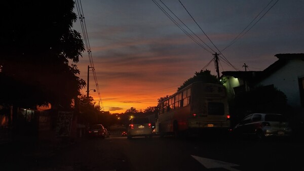 Jueves caluroso con hasta 40°C, posible sensación térmica elevada y chaparrones