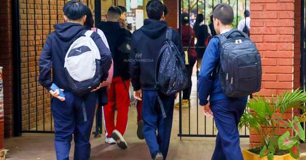 La Nación / El peso y uso correcto de la mochila son claves para prevenir dolores de espalda en escolares