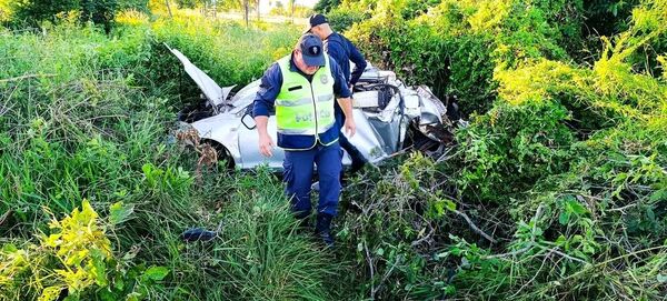 Vuelco en Cerro Memby: conductor resulta ileso pese a la violencia del impacto - Concepción al Día