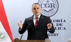 Libro del contralor fue pagado por sus amigos y el Estado