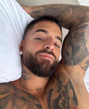 Maluma sorprende al aparecer sin barba - Teleshow