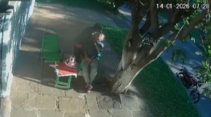 Villarrica: le roban el celular a un hombre de 82 años mientras tomaba tereré