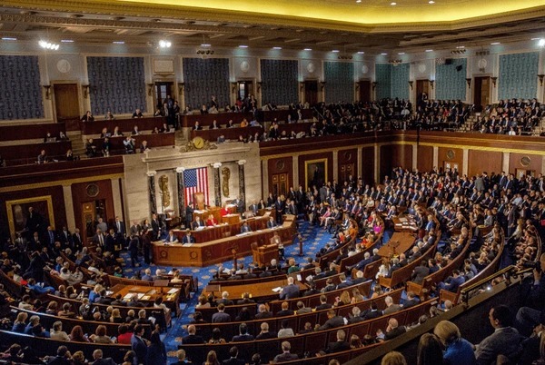 Senado de EE.UU. protege poderes bélicos de Trump tras bloqueo de proyecto de ley sobre Venezuela