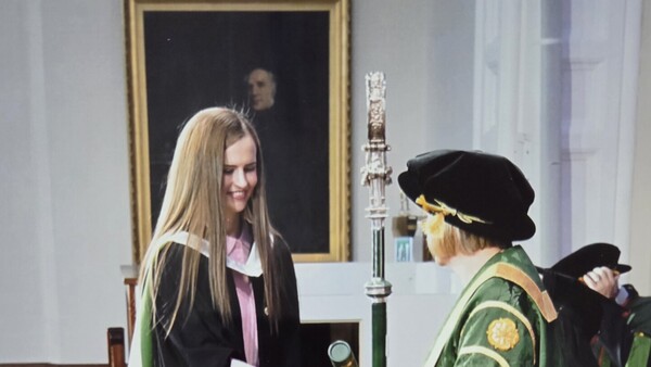 Ingeniera paraguaya se destaca en Reino Unido: Culminó su maestría con la calificación más alta