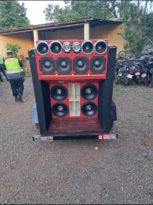 Popular / Conductor detenido por ir tatare y remolcaba su propia disco