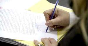 La Nación / Joven elimina su apellido paterno