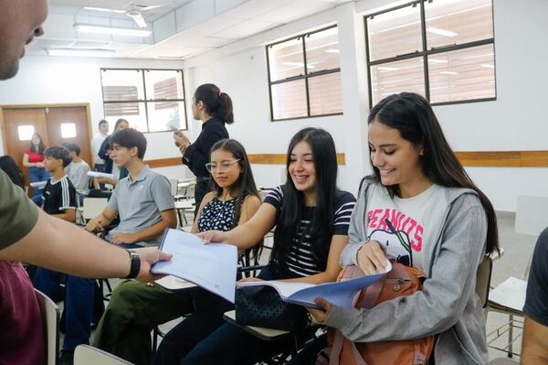 Jóvenes capitalinos de entre 17 a 29 años podrán acceder a becas de licenciatura