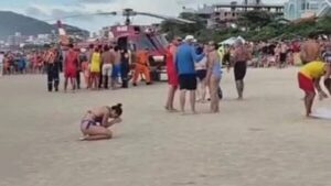 Salvan a paraguayo de ahogarse en la playa Mariscal, estado de Santa Catarina en Brasil