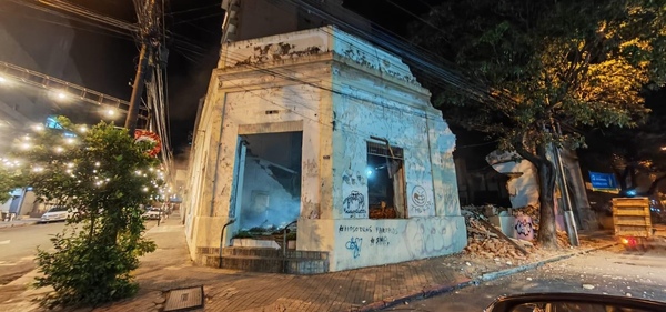 Demuelen sin autorización una casona histórica en pleno centro de Asunción y preparan denuncia por daño al patrimonio - El Trueno