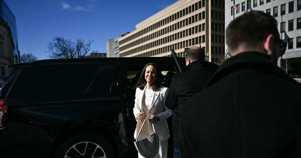 La Nación / Trump recibe de forma privada a la líder opositora venezolana Machado