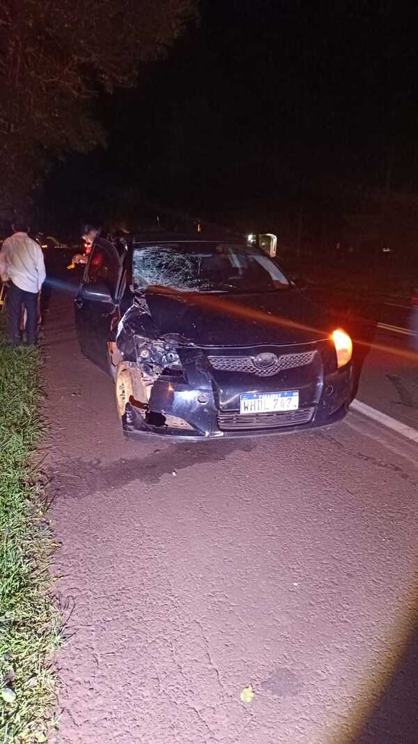 Choque de moto y automóvil, deja como saldo un lesionado grave