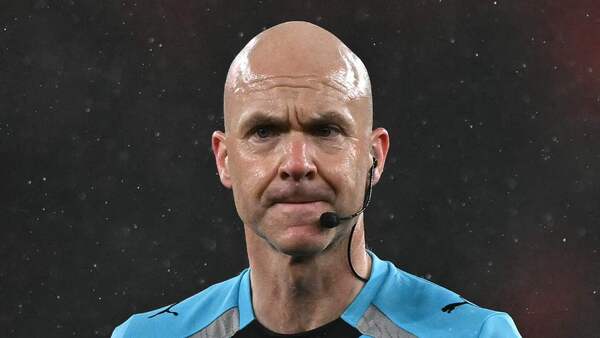 La Premier permite un margen de cinco centímetros en fuera de juego