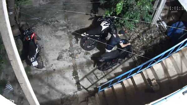 Salió de la cárcel, robó una moto y asaltó a 2 personas