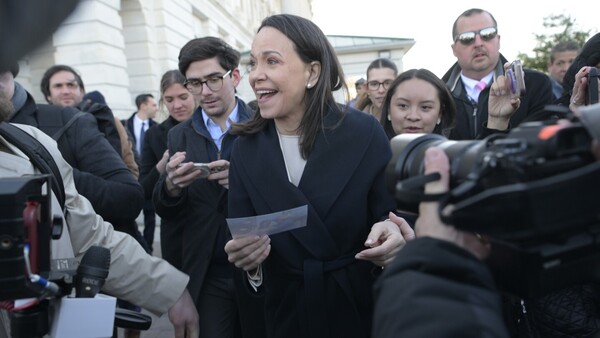 Trump dice que María Corina Machado le "obsequió" su Premio Nobel de la Paz