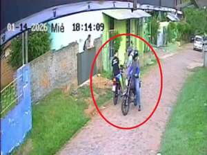 Video capta asalto y robo de motocicleta en Luque - Policiales - ABC Color