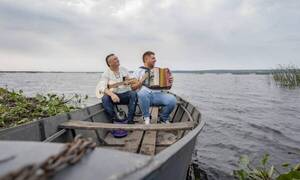 [VIDEO] Músicos colombianos le bajan "Los caminos de la vida" en guaraní