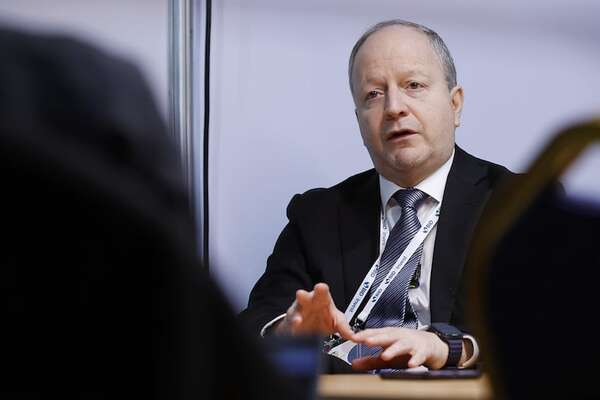 MEF reitera que retiros tempranos afectan la sostenibilidad de la Caja - Economía - ABC Color