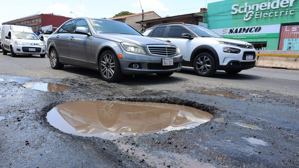 Caos en Mariscal Estigarribia: Baches frenan el tránsito