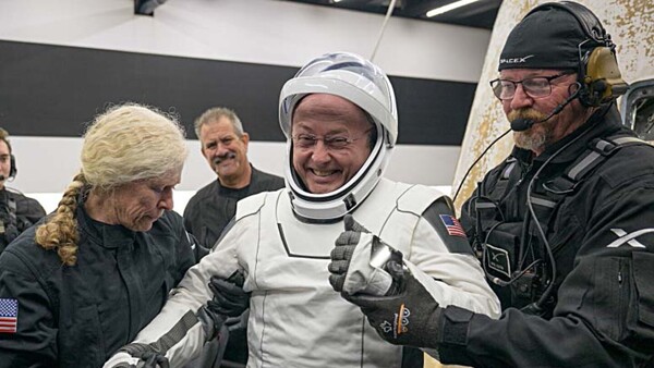 Misión de la EEI regresa a tierra con un tripulante enfermo