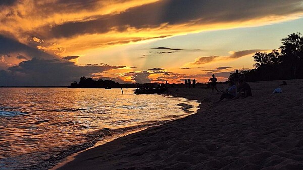 Ayolas se vuelve un refugio de sombra y río en las vacaciones