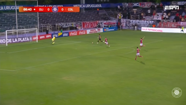 La inmejorable chance de desperdició Adrián Alcaraz ante Colo-Colo