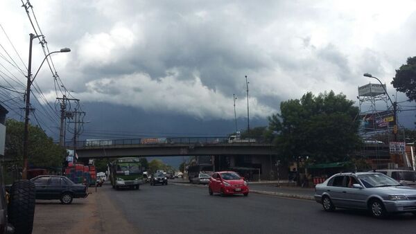 Lluvias iniciarán en el sur y avanzarán al resto del país este viernes caluroso