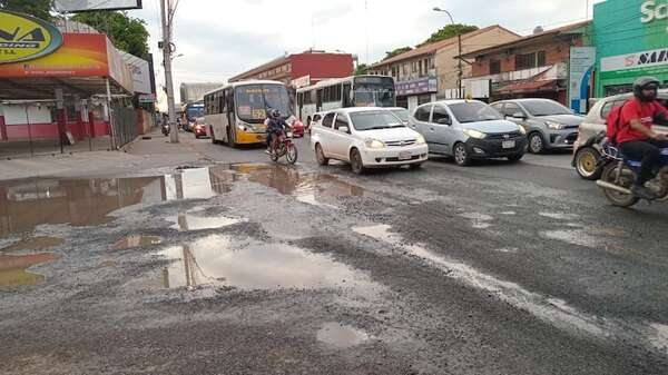 Transitar es un peligro: baches afectan a la Ruta PY02 y a Lambaré - Nacionales - ABC Color