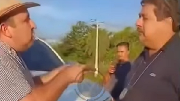 Video: Tensión con intendente de Guajayví porque DNIT retuvo un camión suyo de mandioca