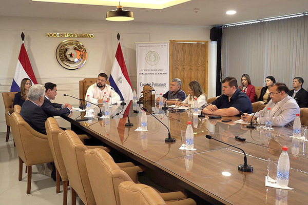 Canciller informó sobre política exterior y situación de Venezuela