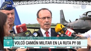 Camión militar volcó en la ruta PY08