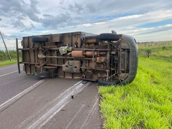AUDIO: Camión militar volcó en la Ruta PY03 esta mañana  - A La Gran 7-30 - ABC Color